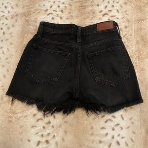 Hollister High Rise Mom Short 3” 00 W23